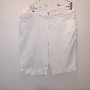 Gloria Vanderbilt Amanda Women's 16 White Bermuda Shorts All Around Slimming